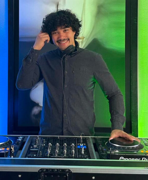 DJ Dylan boeken bij De Artiestenstal