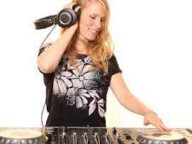 DJ Sparx boeken bij de Artiestenstal.